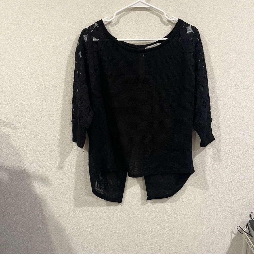 Easel black appliqué sleeve lagen look bobo shirt fits like medium